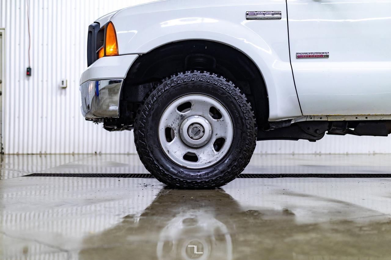 2006 Ford F-350 4x4 Crew Cab XL Deck Diesel Red Deer AB