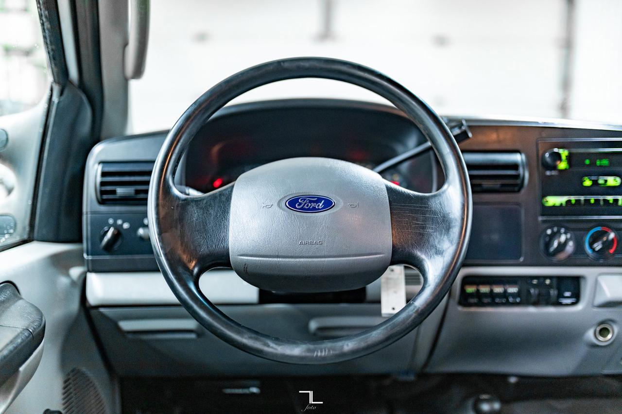 2006 Ford F-350 4x4 Crew Cab XL Deck Diesel Red Deer AB