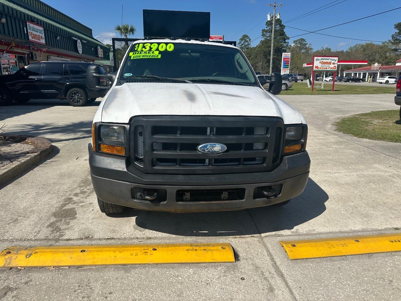 2006 Ford F-350 Chassis XL