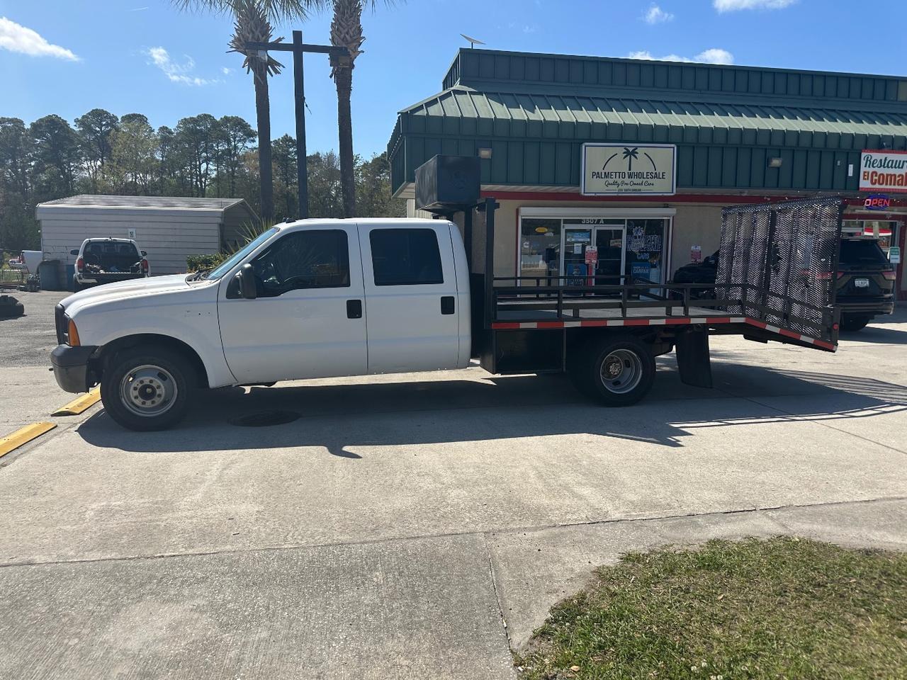 2006 Ford F-350 Chassis XL