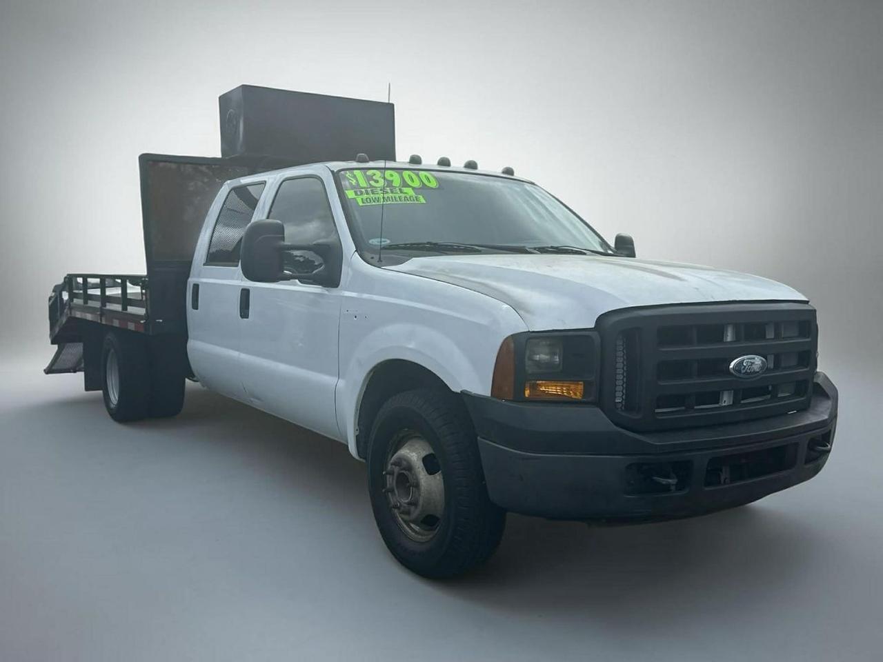 2006 Ford F-350 Chassis XL