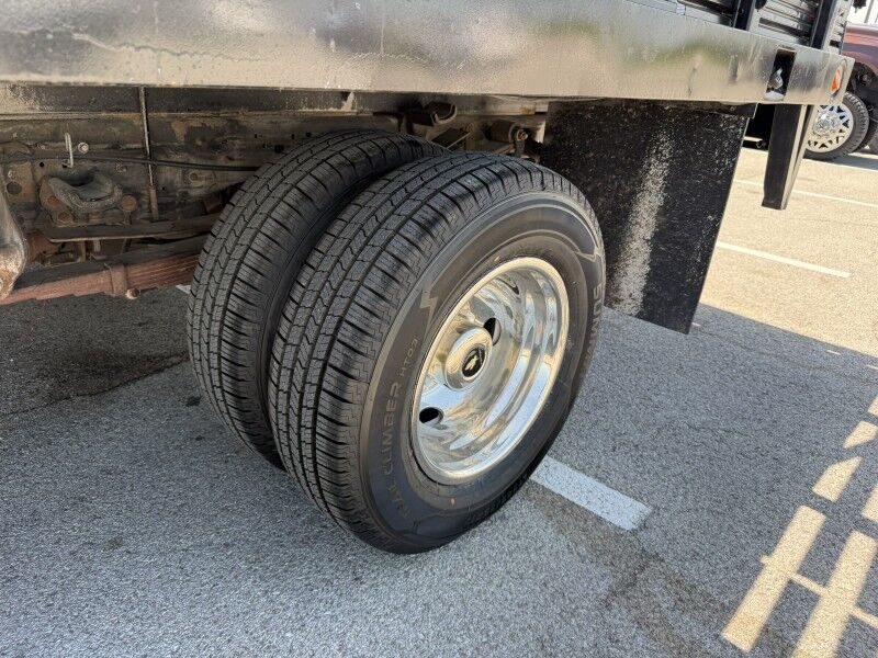 2006 Ford F-350 DRW V10 12' Stake Flatbed 58k XL Collinsville OK