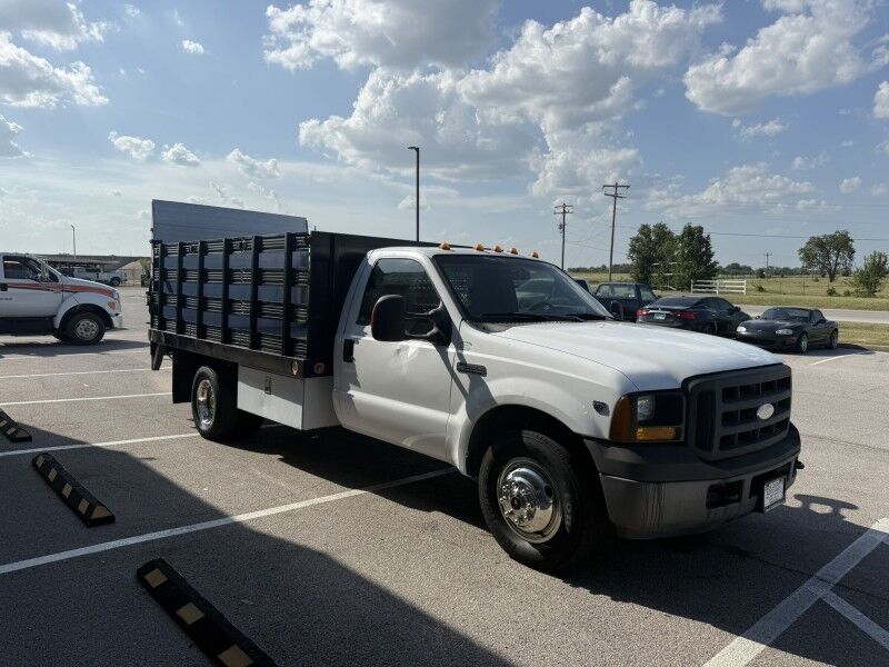 2006 Ford F-350 DRW V10 Stake Flatbed 58k mi's XL Collinsville OK