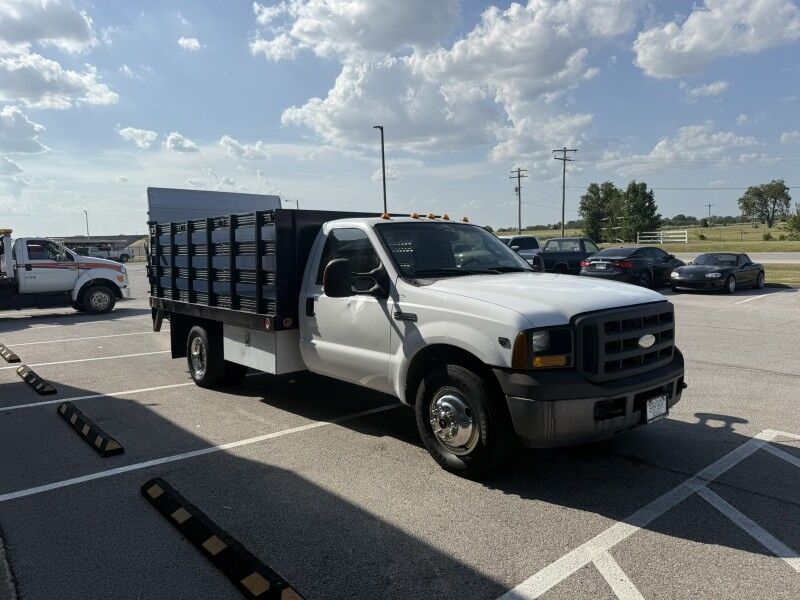 2006 Ford F-350 DRW V10 Stake Flatbed 58k mi's XL Collinsville OK