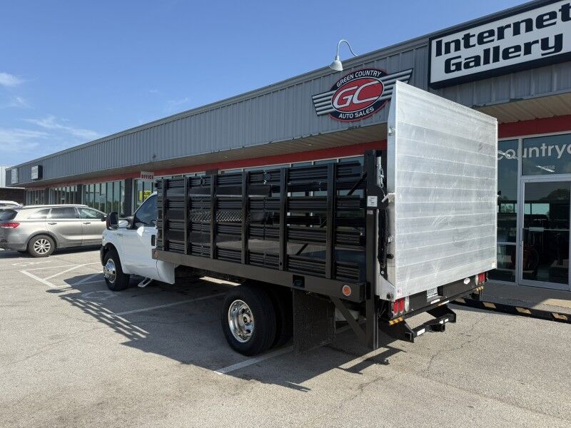 2006 Ford F-350 DRW V10 Stake Flatbed 58k mi's XL Collinsville OK