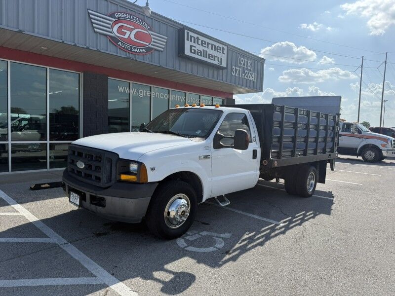 2006 Ford F-350 DRW V10 Stake Flatbed 58k mi's XL Collinsville OK