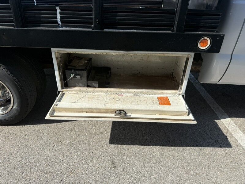 2006 Ford F-350 DRW V10 Stake Flatbed 58k mi's XL Collinsville OK