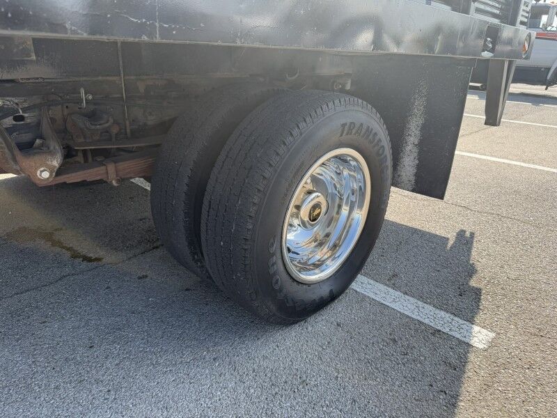 2006 Ford F-350 DRW V10 Stake Flatbed 58k mi's XL Collinsville OK