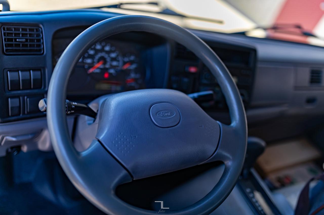 2006 Ford LCF Cube Van Diesel Red Deer AB