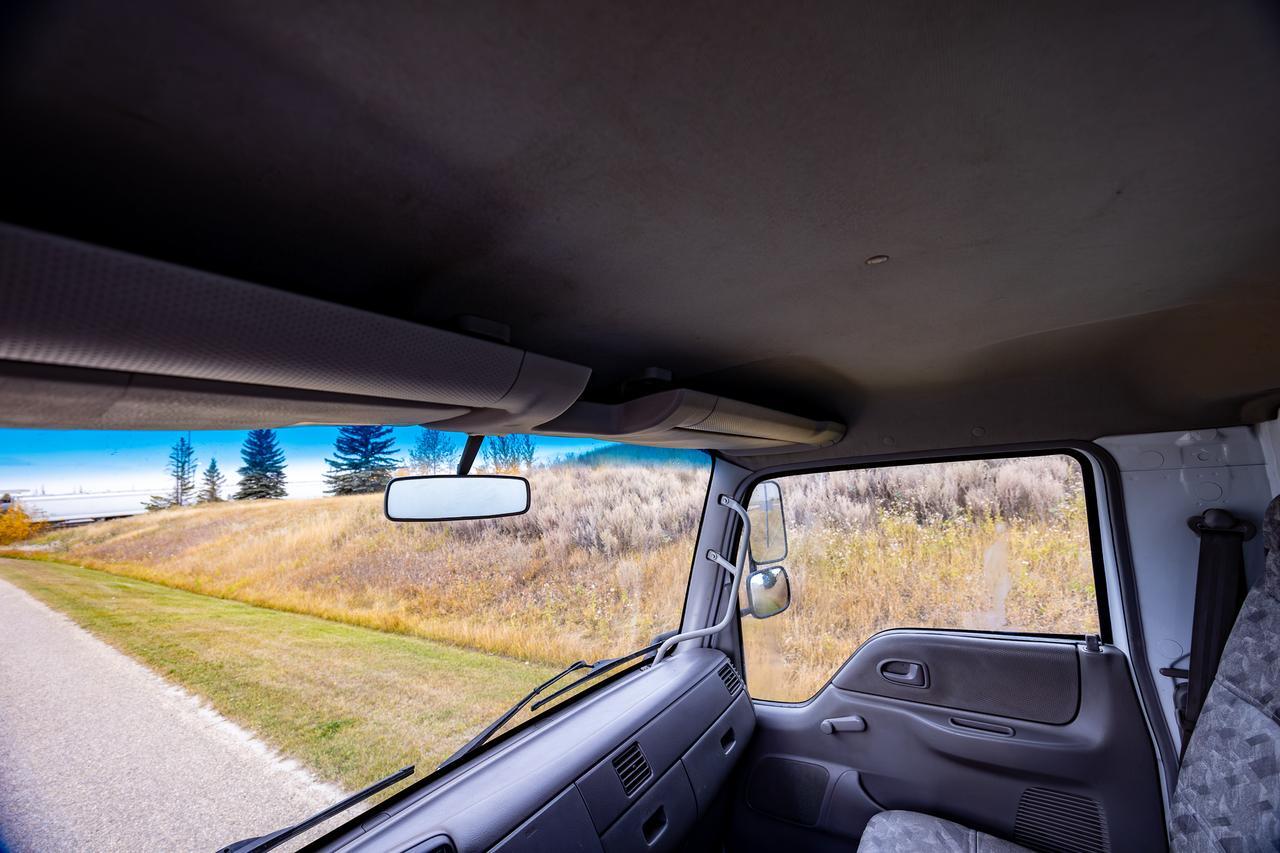 2006 Ford LCF450 Cube Van Diesel Red Deer AB