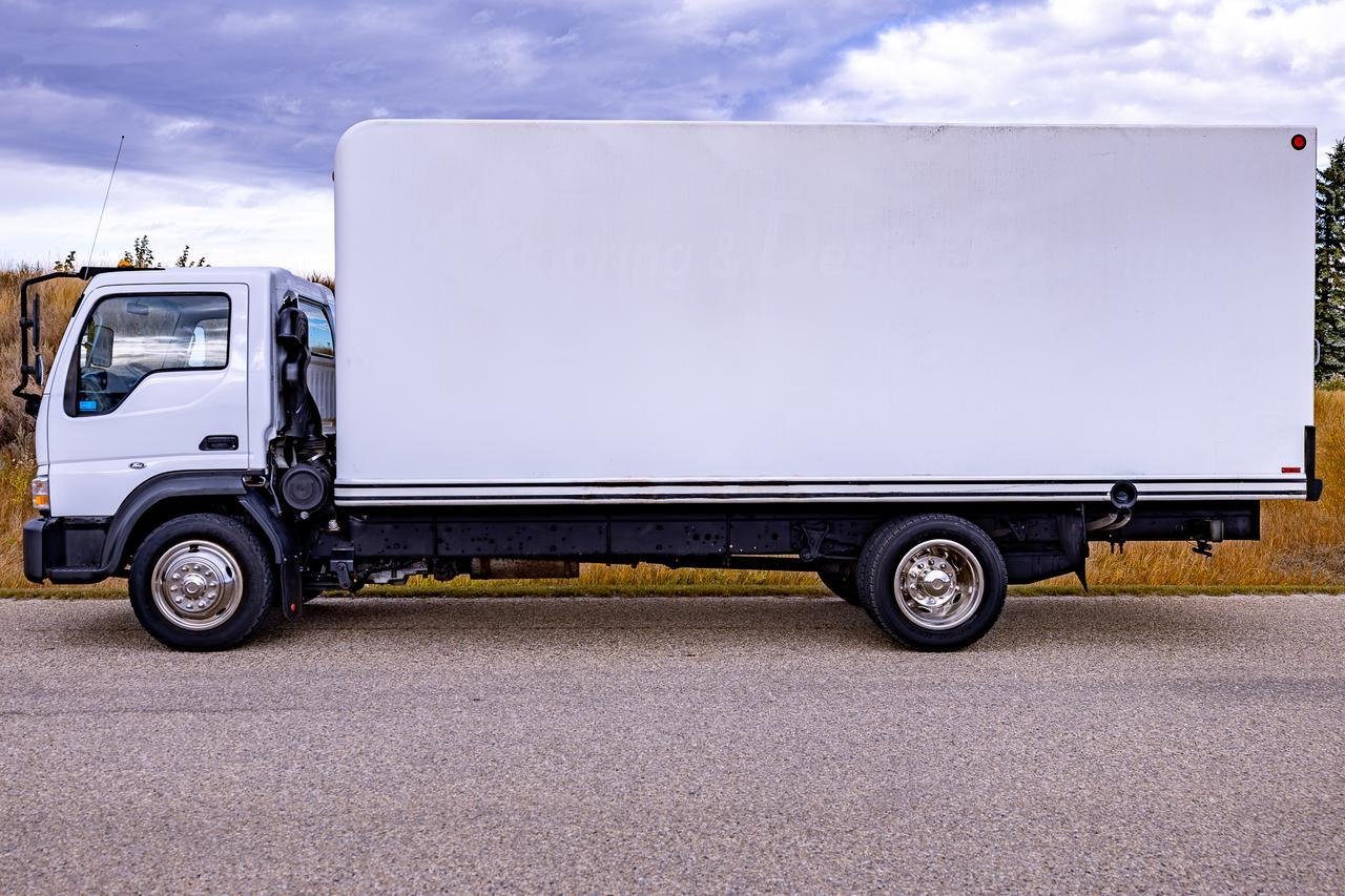 2006 Ford LCF450 Cube Van Diesel Red Deer AB