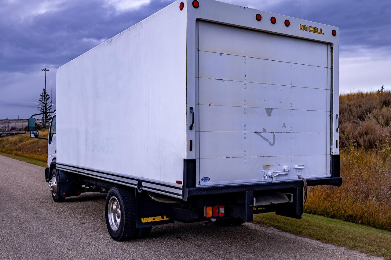 2006 Ford LCF450 Cube Van Diesel Red Deer AB