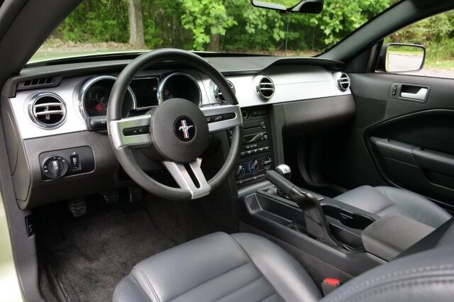 2006 Ford Mustang GT Deluxe / ROUSH Supercharger / Manual / 4.6L V8! High Point NC
