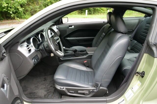 2006 Ford Mustang GT Deluxe / ROUSH Supercharger / Manual / 4.6L V8! High Point NC