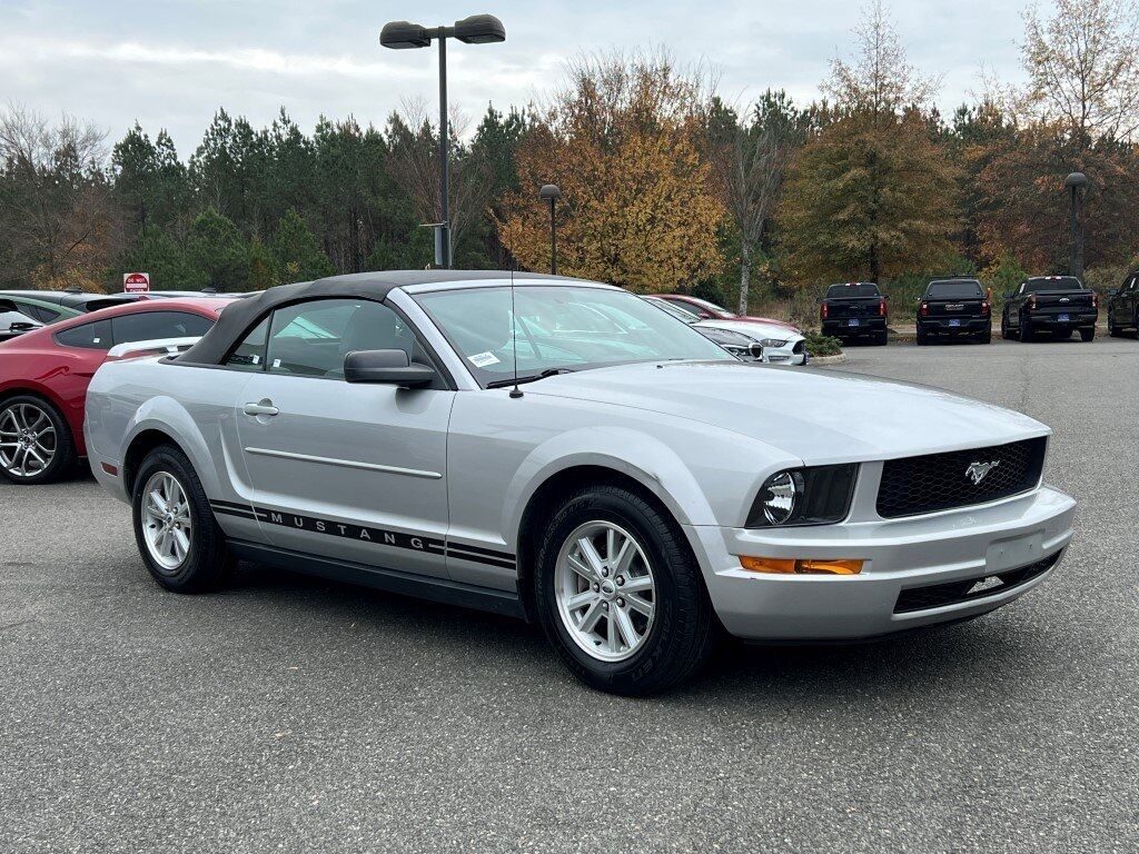 2006 Ford Mustang V6 Deluxe