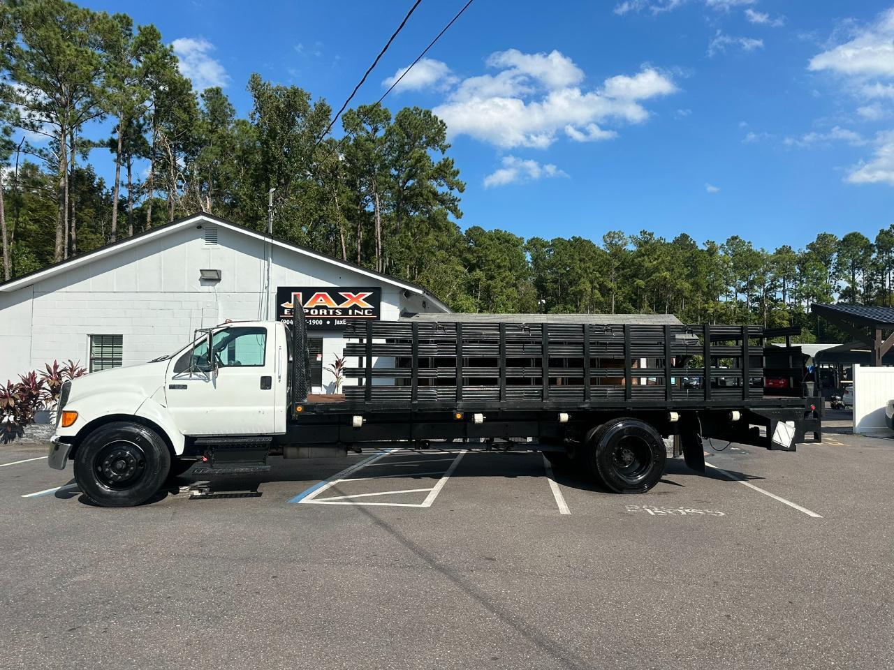 2006 Ford Super Duty F-650 Straight Frame Reg Cab XLT