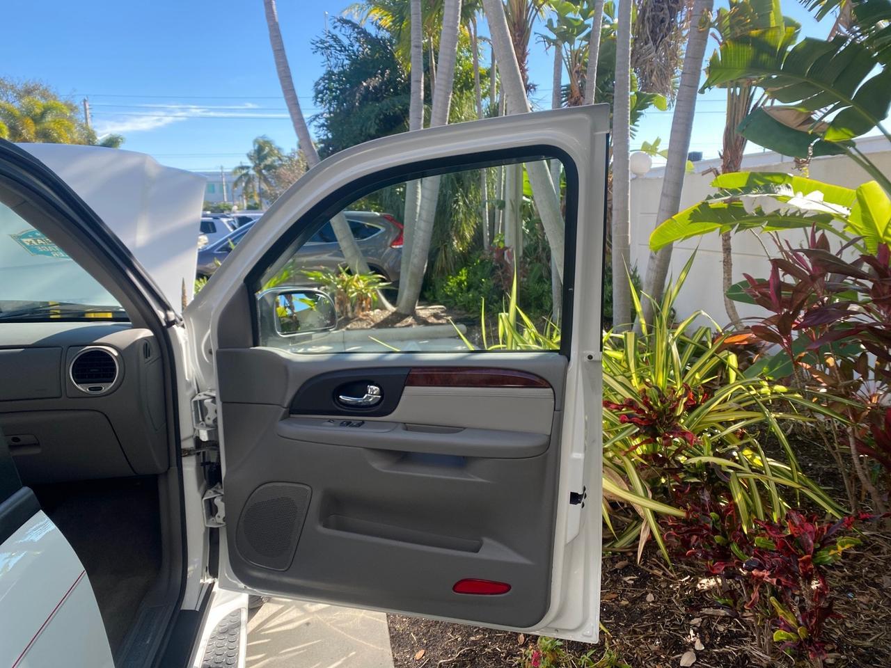 2006 GMC Envoy Denali LOW MILES 49,532 4WD SUNROOF Pompano Beach FL