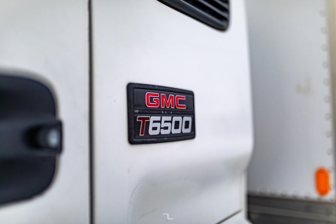 2006 GMC T-6500 Tilt Cab Cube Van Diesel Powerlift Tailgate Red Deer AB