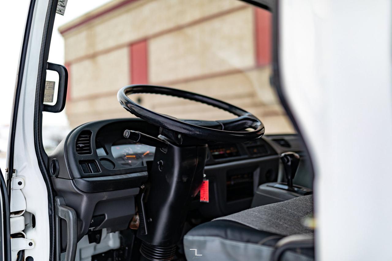 2006 GMC T-6500 Tilt Cab Cube Van Diesel Powerlift Tailgate Red Deer AB