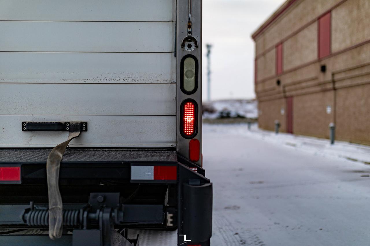 2006 GMC T-6500 Tilt Cab Cube Van Diesel Powerlift Tailgate Red Deer AB