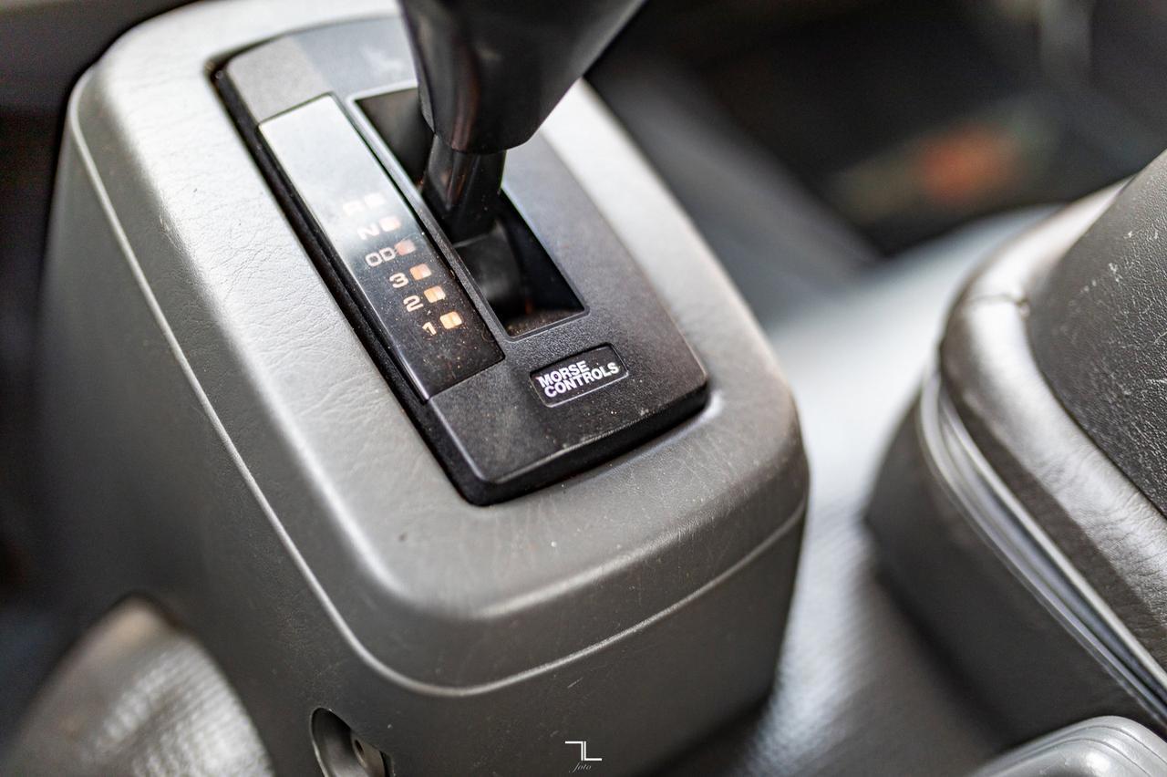 2006 GMC T-6500 Tilt Cab Cube Van Diesel Powerlift Tailgate Red Deer AB