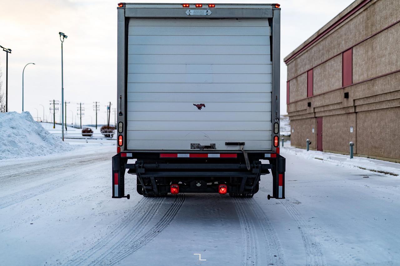 2006 GMC T-6500 Tilt Cab Cube Van Diesel Powerlift Tailgate Red Deer AB