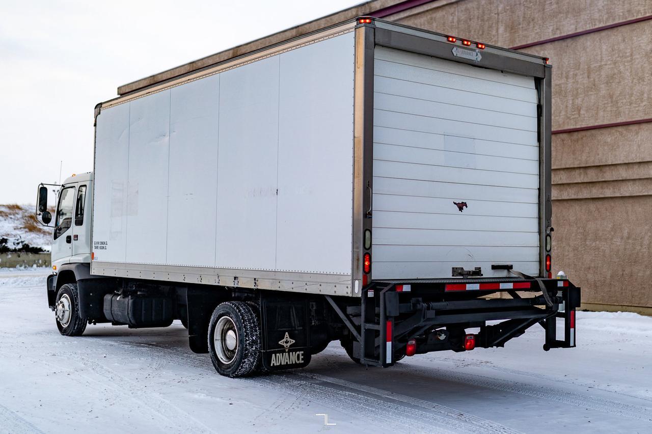 2006 GMC T-6500 Tilt Cab Cube Van Diesel Powerlift Tailgate Red Deer AB
