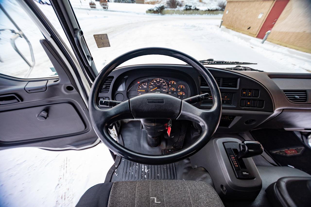 2006 GMC T-6500 Tilt Cab Cube Van Diesel Powerlift Tailgate Red Deer AB