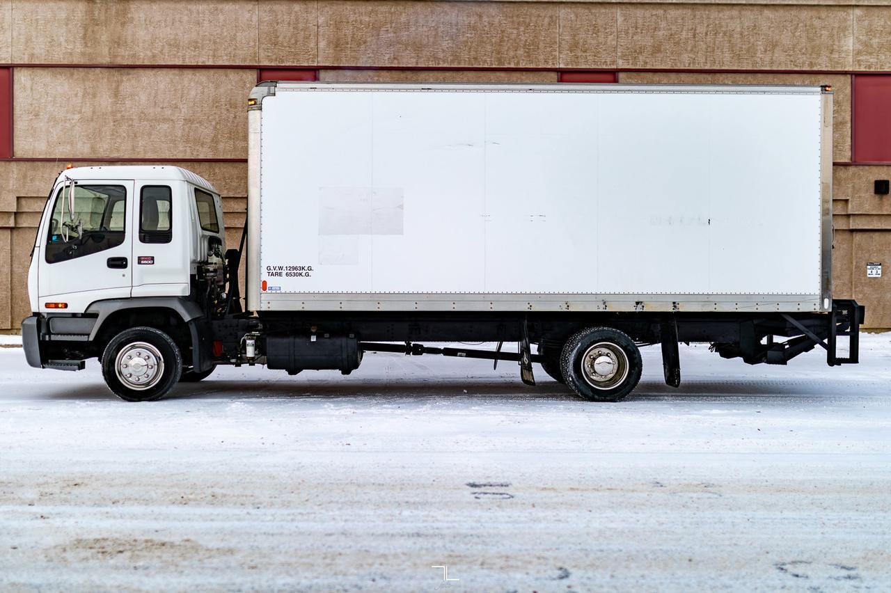 2006 GMC T-6500 Tilt Cab Cube Van Diesel Powerlift Tailgate Red Deer AB