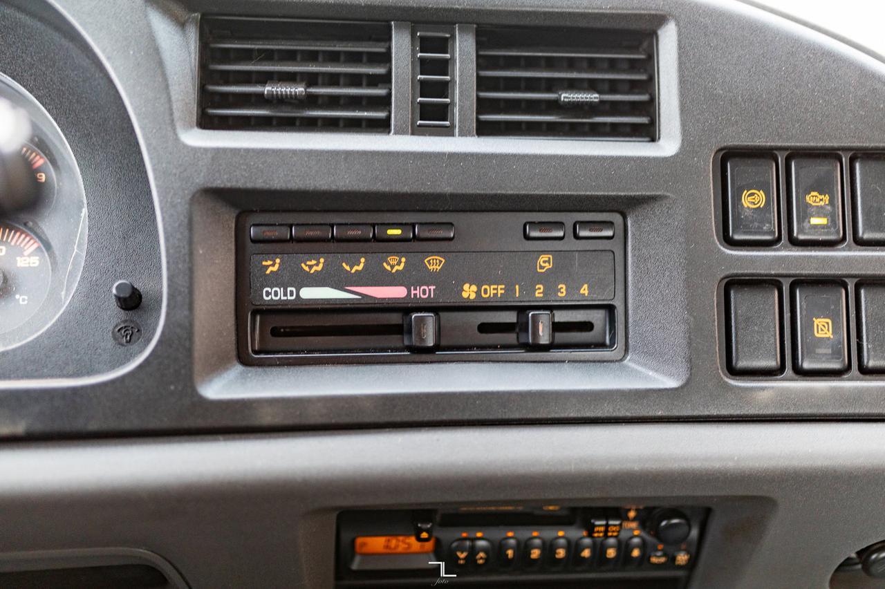 2006 GMC T-6500 Tilt Cab Cube Van Diesel Powerlift Tailgate Red Deer AB