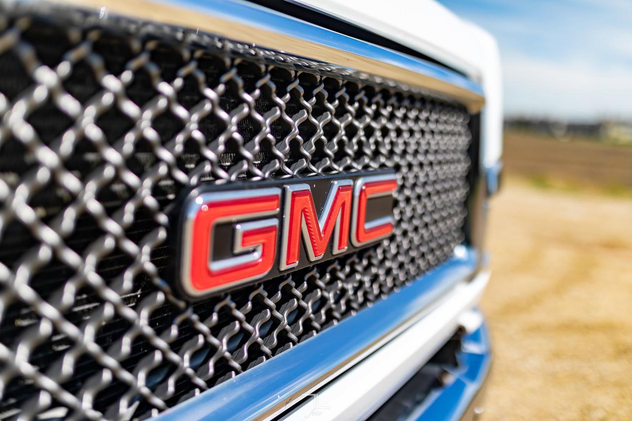 2006 GMC TC5500 4x4 Reg Cab Dually Deck Sleeper Diesel Red Deer AB