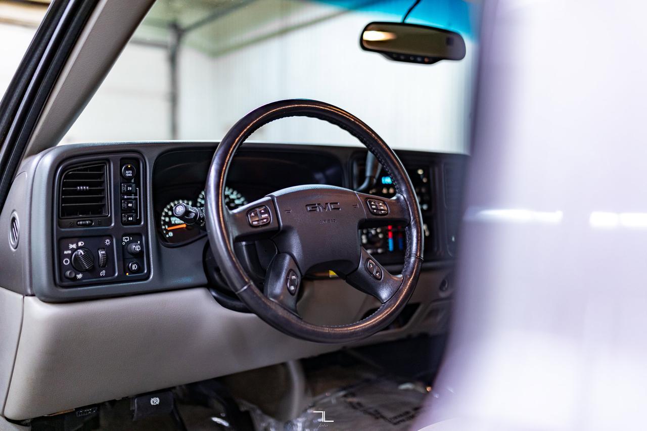 2006 GMC Yukon XL 2500 4x4 SLE PSeat Red Deer AB