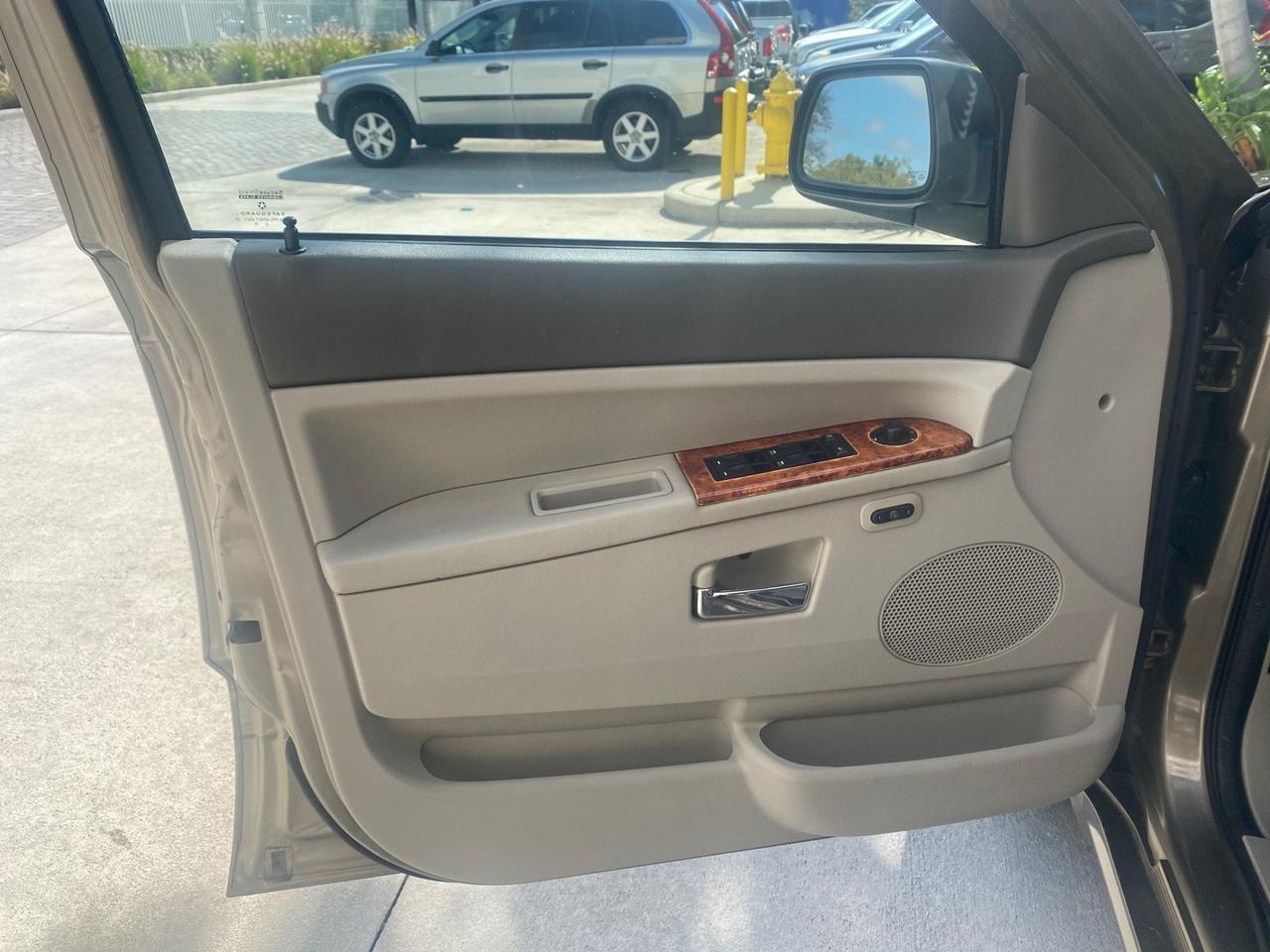 2006 Jeep Grand Cherokee Overland LOW MILES 57,372 1 OWNER 4WD Pompano Beach FL