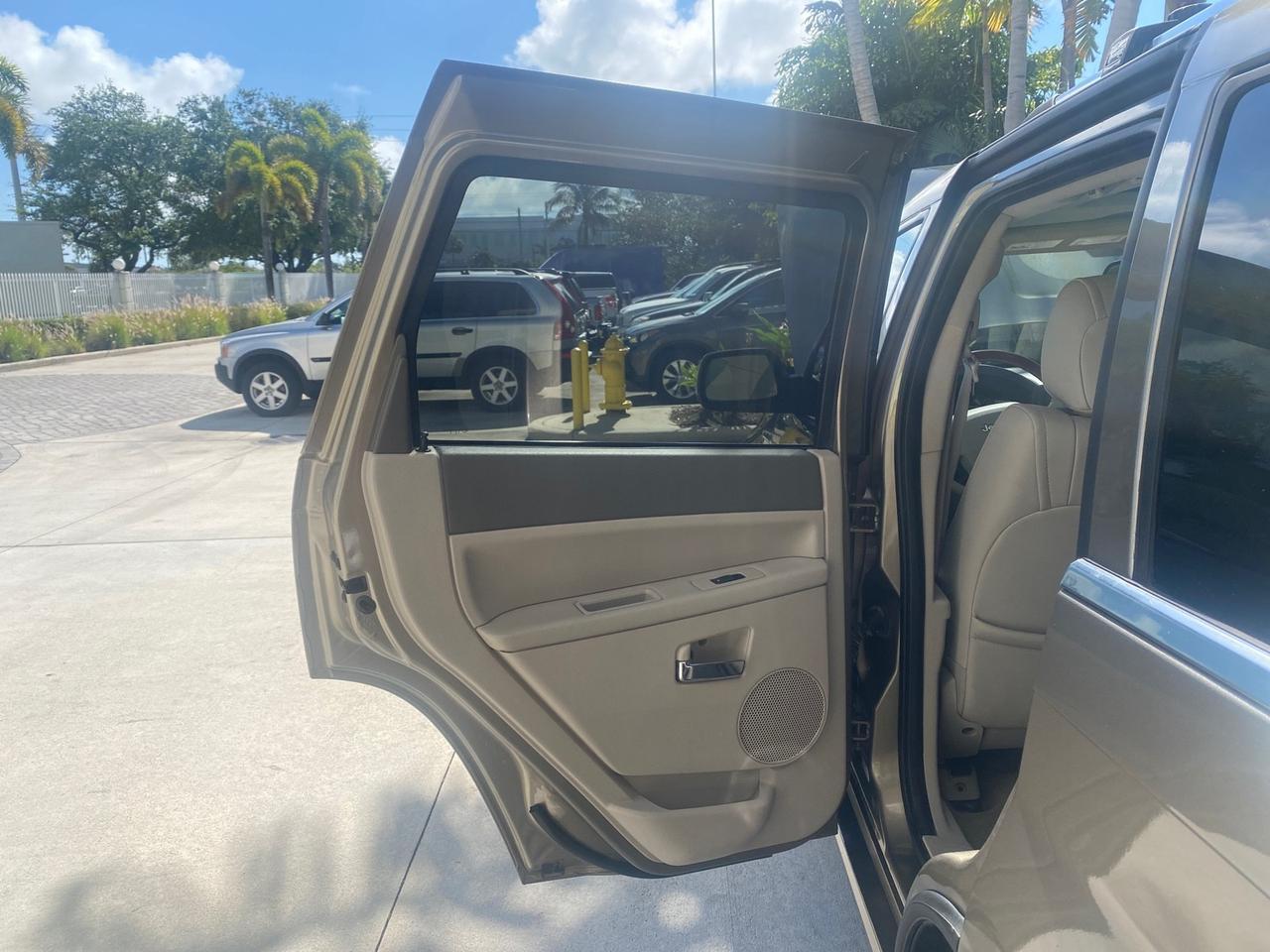 2006 Jeep Grand Cherokee Overland LOW MILES 57,372 1 OWNER 4WD Pompano Beach FL