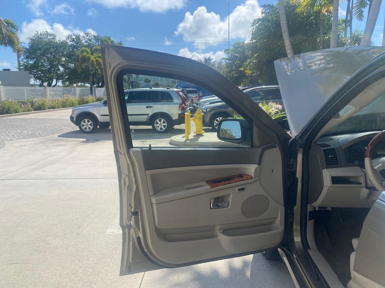 2006 Jeep Grand Cherokee Overland LOW MILES 57,372 1 OWNER 4WD Pompano Beach FL