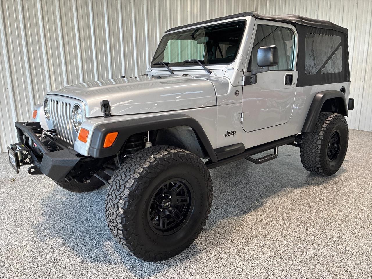 2006 Jeep Wrangler Unlimited LWB, 6-spd Manual, 4in Lift, 33in BFG All-Terrains, Bumpers, Winch, Bikini Top