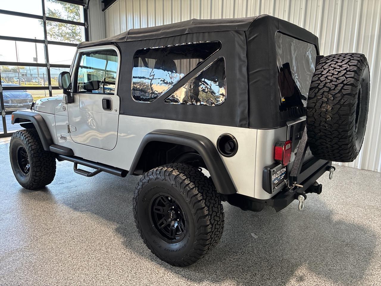 2006 Jeep Wrangler Unlimited LWB, 6-spd Manual, 4in Lift, 33in BFG All-Terrains, Bumpers, Winch, Bikini Top