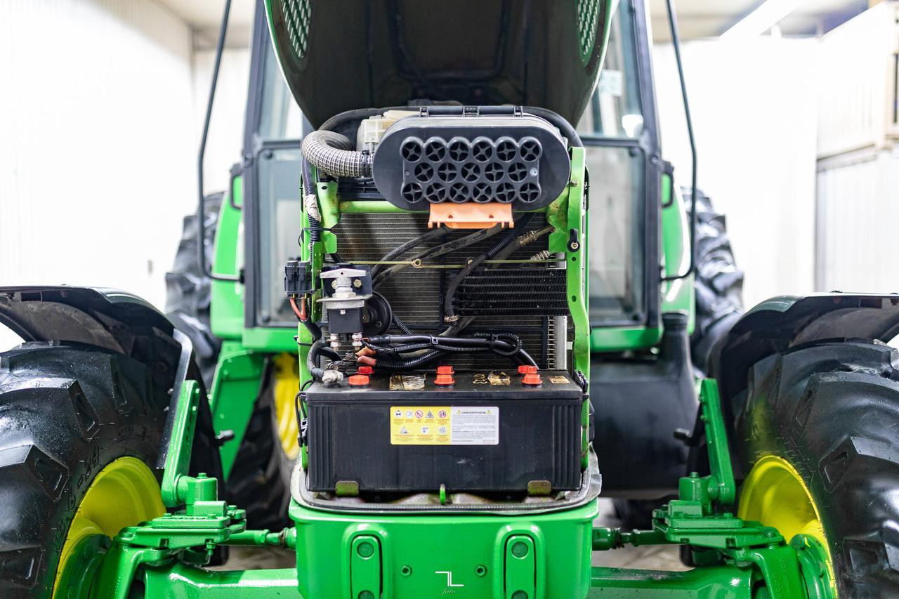 2006 John Deere 6415 4WD Tractor Diesel Red Deer AB