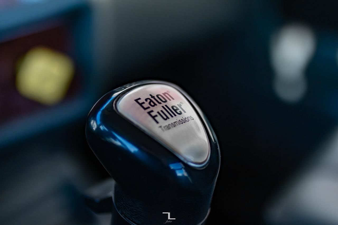 2006 Kenworth T-300 Regular Cab Flat Deck CAT Diesel Red Deer AB