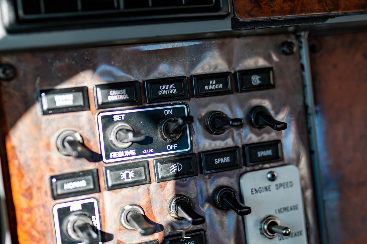 2006 Kenworth T-300 Regular Cab Flat Deck CAT Diesel Red Deer AB