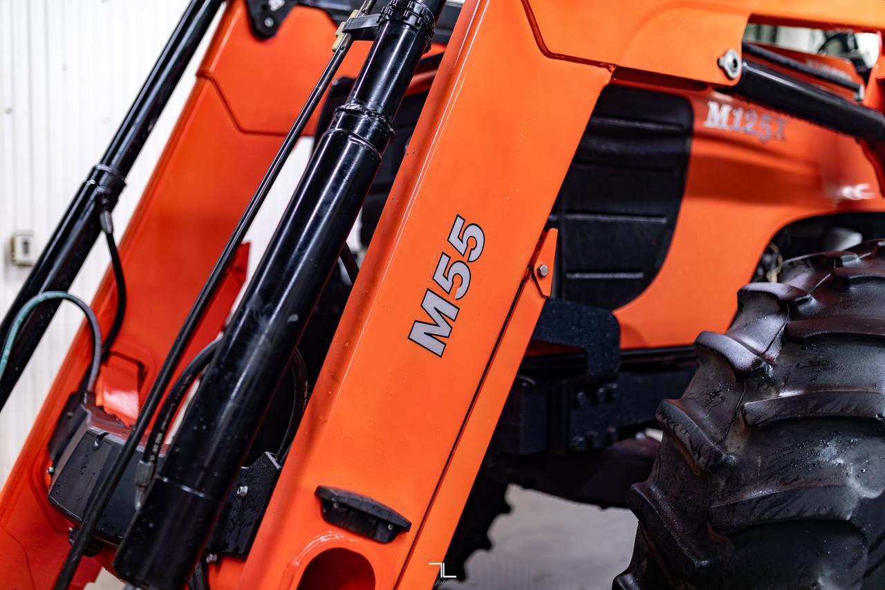 2006 Kubota M125X MFWD Tractor Loader Bucket Grapple Diesel Red Deer AB