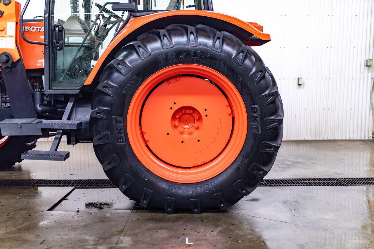 2006 Kubota M125X MFWD Tractor Loader Bucket Grapple Diesel Red Deer AB