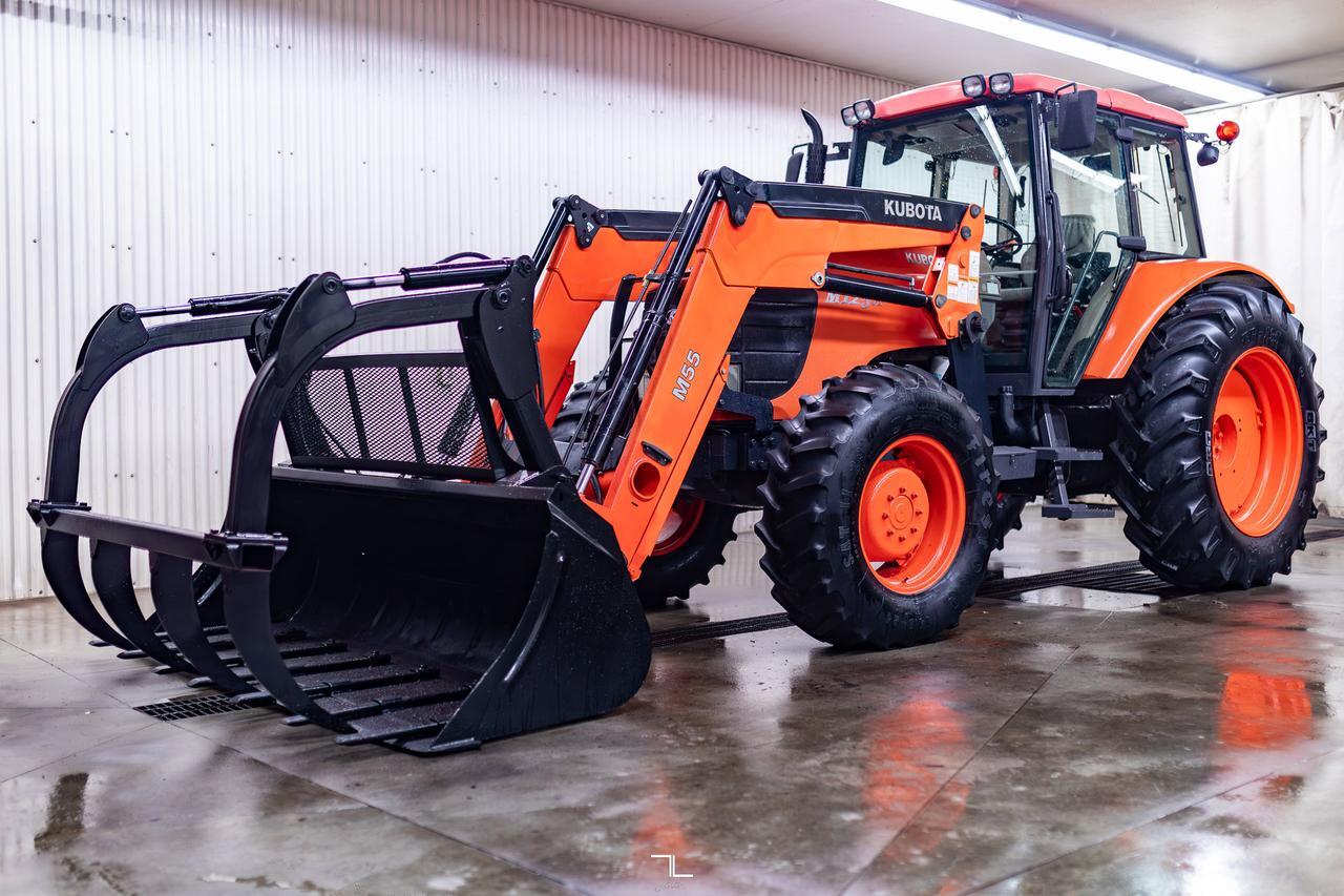 2006 Kubota M125X MFWD Tractor Loader Bucket Grapple Diesel Red Deer AB