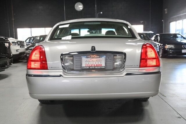 2006 Lincoln Town Car Signature 4dr Sedan