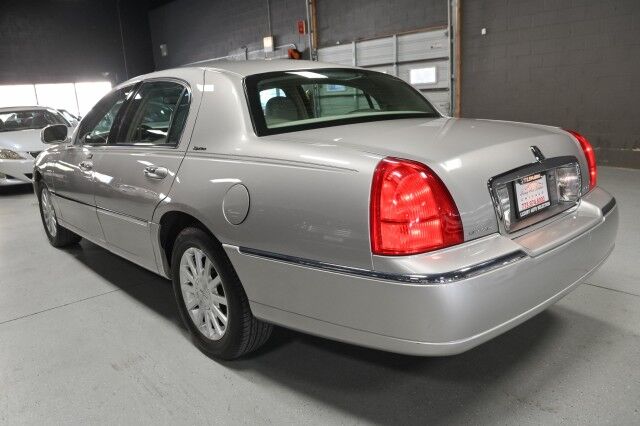 2006 Lincoln Town Car Signature 4dr Sedan