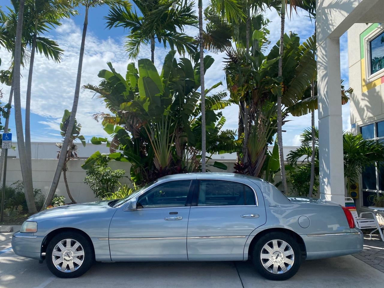 2006 Lincoln Town Car Signature LOW MILES 21,718 1 OWNER Pompano Beach FL