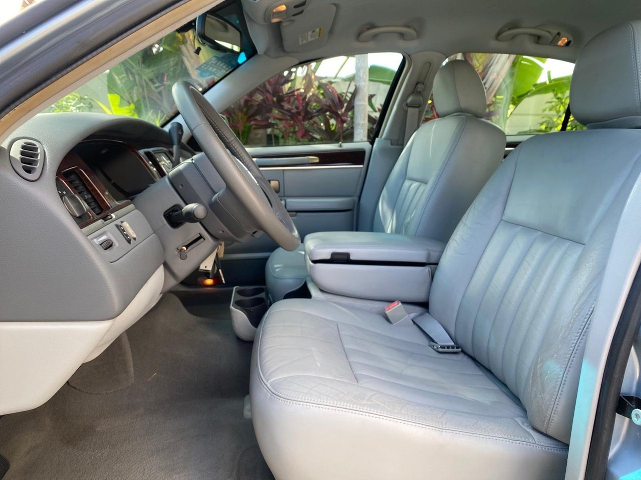 2006 Lincoln Town Car Signature LOW MILES 21,718 1 OWNER Pompano Beach FL