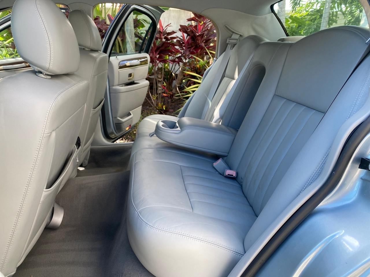 2006 Lincoln Town Car Signature LOW MILES 21,718 1 OWNER Pompano Beach FL