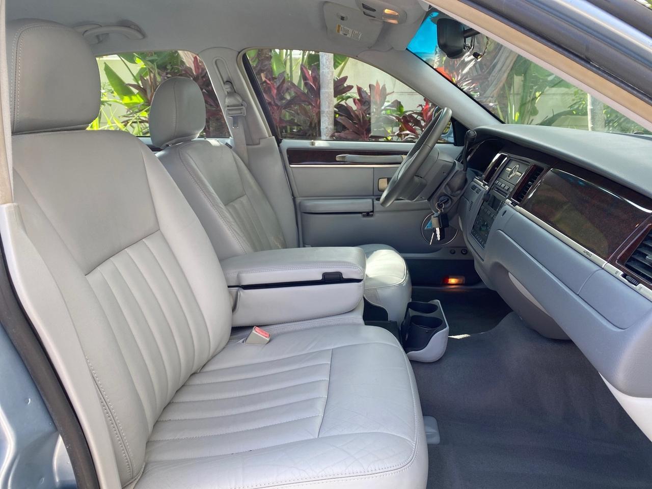 2006 Lincoln Town Car Signature LOW MILES 21,718 1 OWNER Pompano Beach FL