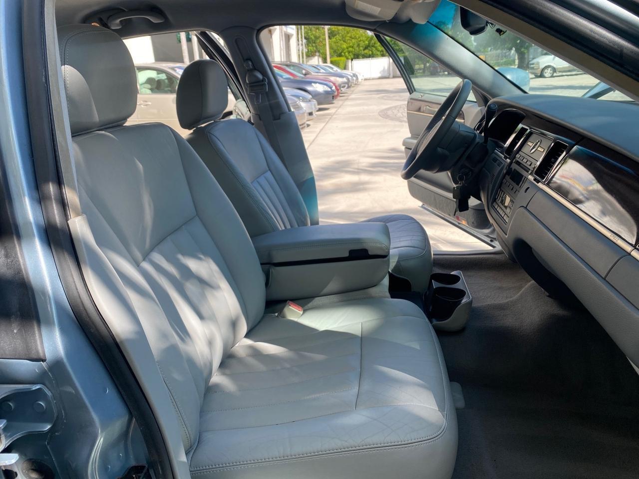 2006 Lincoln Town Car Signature LOW MILES 21,718 1 OWNER Pompano Beach FL